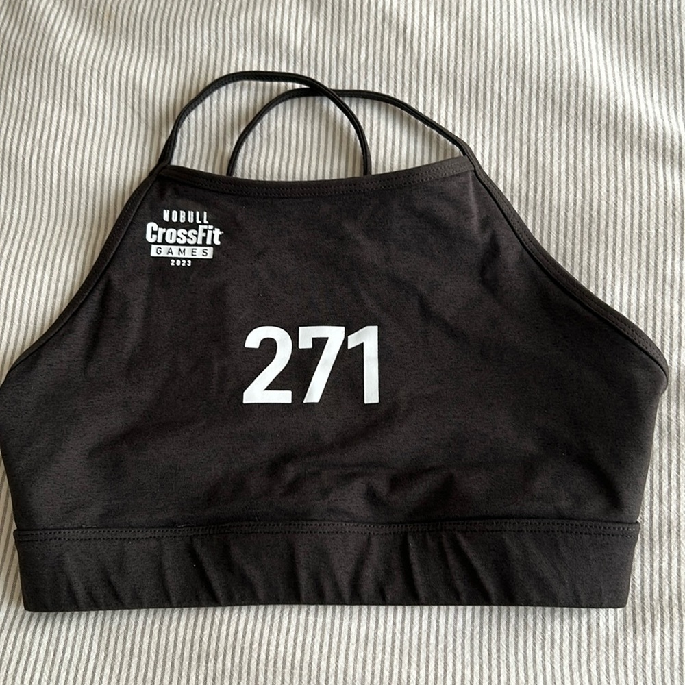 Like new NOBULL high neck sports bra.